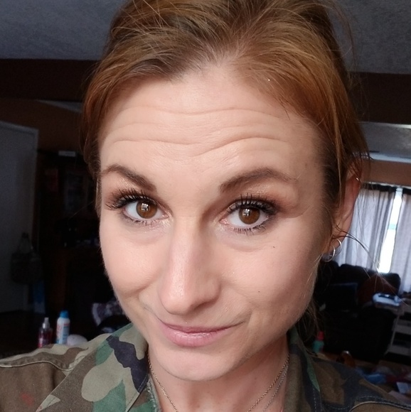 Meet your Posher, Megan - Picture 2 of 5